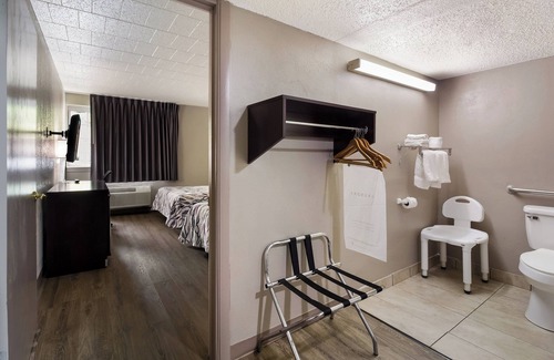 New Stanton Hotel | Red Roof Inn New Stanton