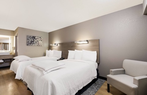 Naperville Hotel | Red Roof Inn PLUS+ Chicago - Naperville