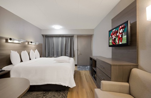 Naperville Hotel | Red Roof Inn PLUS+ Chicago - Naperville