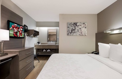 Naperville Hotel | Red Roof Inn PLUS+ Chicago - Naperville