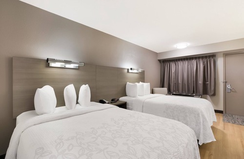 Naperville Hotel | Red Roof Inn PLUS+ Chicago - Naperville