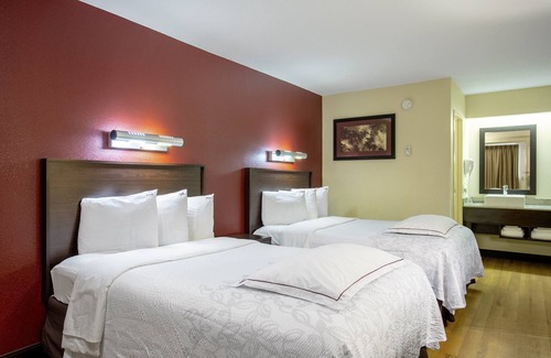 Willowbrook Hotel | Red Roof Inn PLUS+ Chicago - Willowbrook