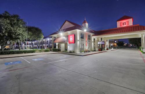 Addison Hotel | Red Roof Inn PLUS+ Dallas - Addison