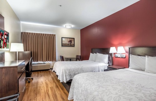 Addicks Hotel | Red Roof Inn PLUS+ Houston - Energy Corridor