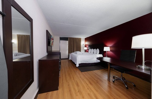 Madison Hotel | Red Roof Inn PLUS+ Huntsville - Madison