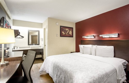 South Hills Hotel | Red Roof Inn PLUS+ Pittsburgh South - Airport