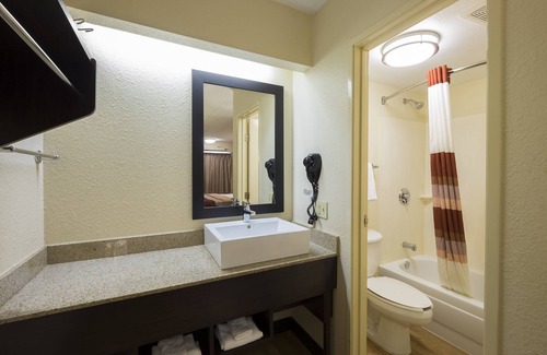 Newark Hotel | Red Roof Inn PLUS+ Wilmington - Newark