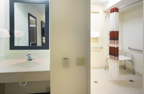 Newark Hotel | Red Roof Inn PLUS+ Wilmington - Newark