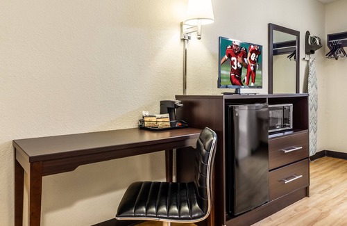 Scottsburg Hotel | Red Roof Inn Scottsburg