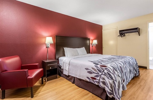 Scottsburg Hotel | Red Roof Inn Scottsburg