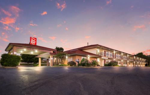 Shelbyville Hotel | Red Roof Inn Shelbyville