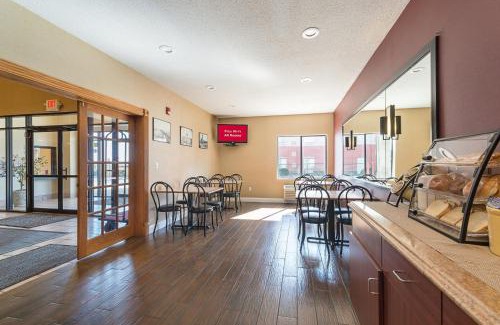 Troy Hotel | Red Roof Inn St Louis - Troy, IL