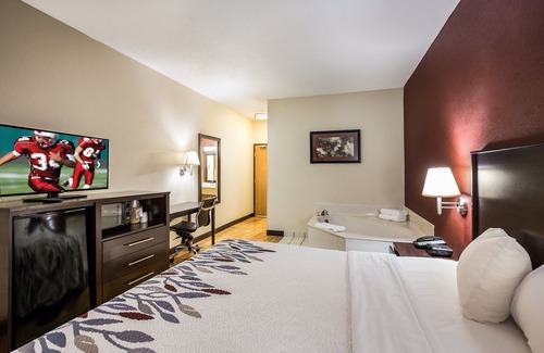 Troy Hotel | Red Roof Inn St Louis - Troy, IL