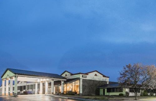 Westampton Hotel | Red Roof Inn & Suites Mt Holly - McGuire AFB