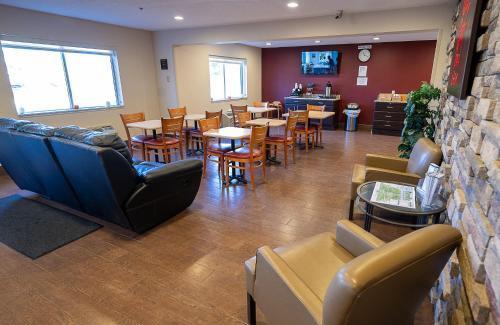 Danville Hotel | Red Roof Inn & Suites Danville, IL