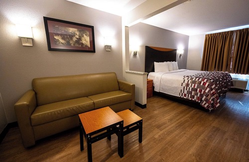 Danville Hotel | Red Roof Inn & Suites Danville, IL