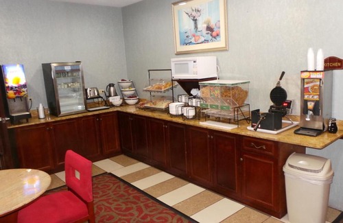 Melvindale Hotel | Red Roof Inn & Suites Detroit - Melvindale/Dearborn