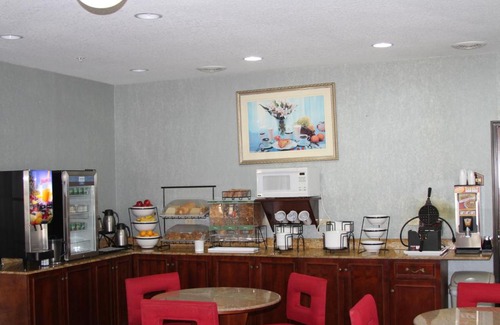 Melvindale Hotel | Red Roof Inn & Suites Detroit - Melvindale/Dearborn