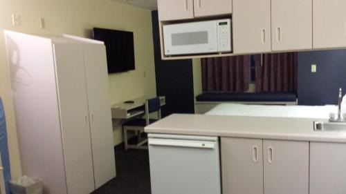 Euless Hotel | Red Roof Inn & Suites Euless - DFW Airport Southwest