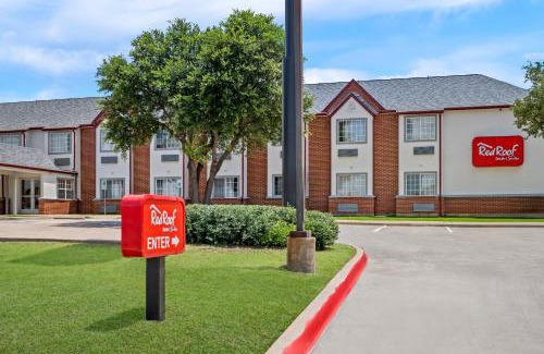 Euless Hotel | Red Roof Inn & Suites Euless - DFW Airport Southwest