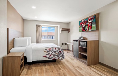 Euless Hotel | Red Roof Inn & Suites Euless - DFW Airport Southwest