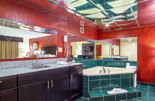 Greenwood Hotel | Red Roof Inn & Suites Greenwood, SC
