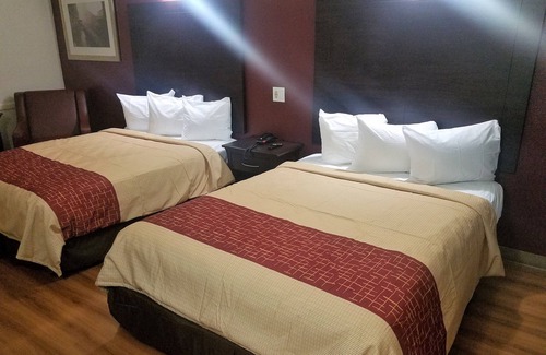 Southeast Houston Hotel | Red Roof Inn & Suites Houston - Hobby Airport