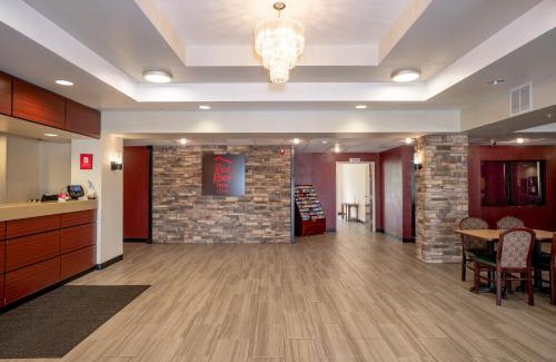 Wayne Hotel | Red Roof Inn & Suites Indianapolis Airport