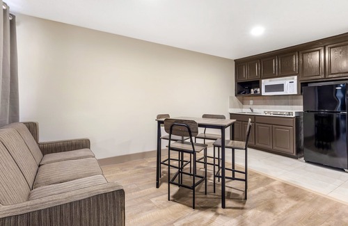 North Newport News Hotel | Red Roof Inn & Suites Newport News