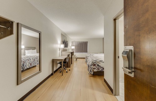 Middletown Hotel | Red Roof Inn & Suites Newport – Middletown, RI