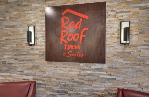 Middletown Hotel | Red Roof Inn & Suites Newport - Middletown, RI
