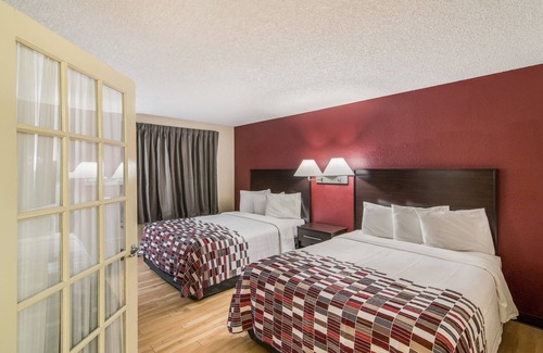 Florida Panhandle Hotel | Red Roof Inn & Suites Pensacola East - Milton