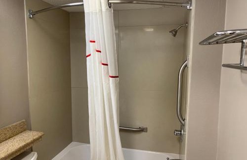 Landisville Hotel | Red Roof Inn & Suites Vineland - Buena