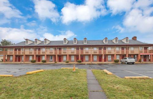 Uhrichsville Hotel | Red Roof Inn Uhrichsville