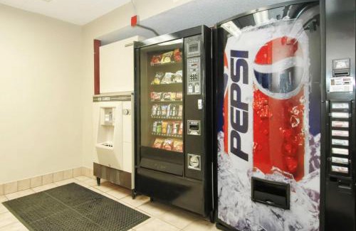 Utica Hotel | Red Roof Inn Utica
