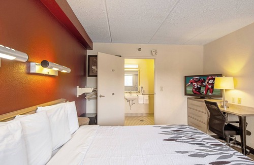 Utica Hotel | Red Roof Inn Utica