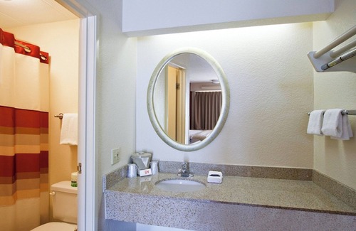 Utica Hotel | Red Roof Inn Utica