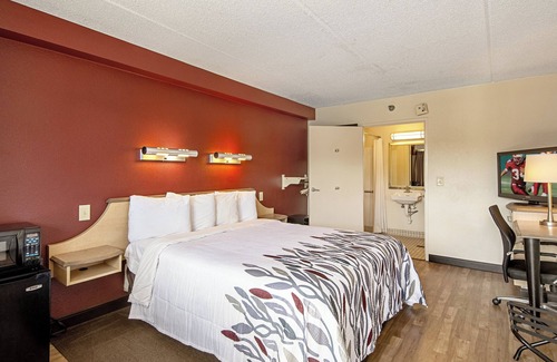 Utica Hotel | Red Roof Inn Utica