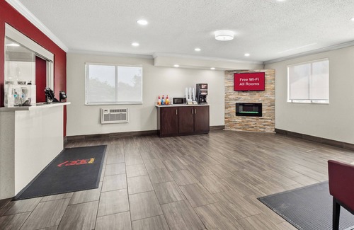Belleville Hotel | Red Roof PLUS+ Belleville