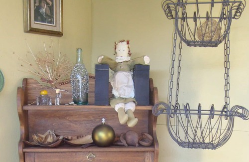 Courtenay Cabin | Red Roofs of Royston, Allergen friendly seaside Cottage with eclectic decor.