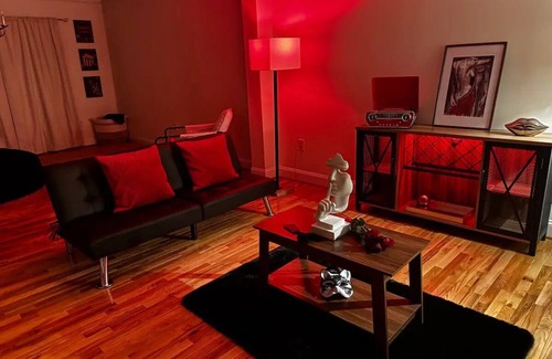 Charlotte House | Red room in Charlotte, themed house for adults