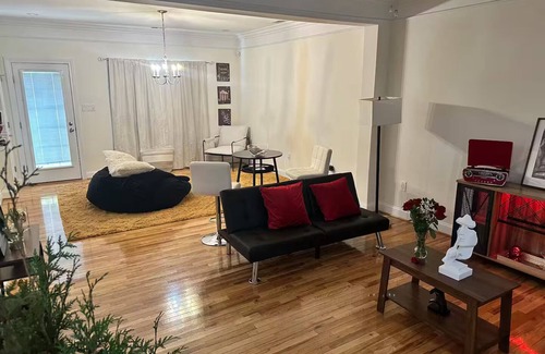 Charlotte House | Red room in Charlotte, themed house for adults