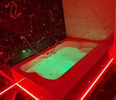 Ogden Apartment | Red Room Jacuzzi Suites