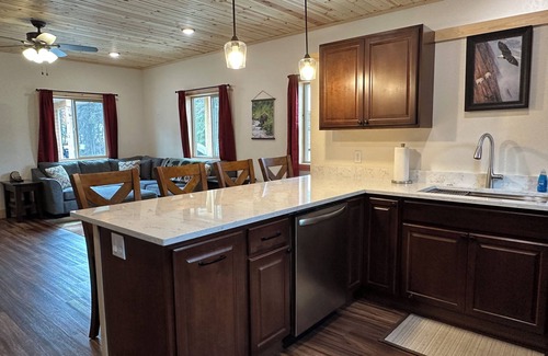 Cooper Landing House | Red Salmon Cabin - Modern Vacation Home at Eagle Landing Resort