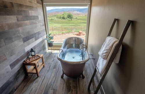 Torrey Hotel | Red Sands Hotel