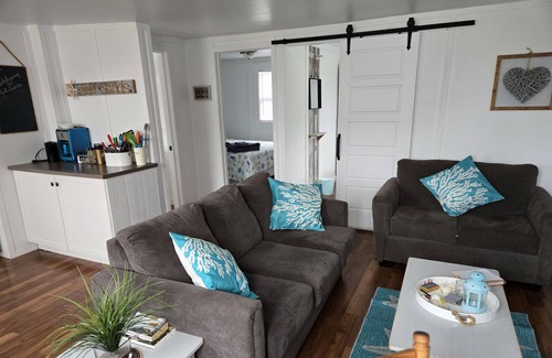 York Cottage | Red Sands, Spacious, 2 BRs, Living Room, Full bathroom & a Patio