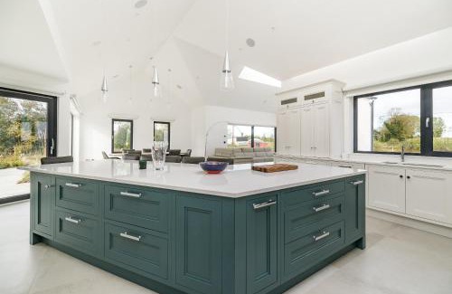 Portarlington Villa | Red Sheds Villa Portarlington