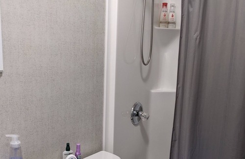 Gravenhurst Resort | Red sparrow Resort Cottage Free WiFi, Free Parking and Free Pet Stay