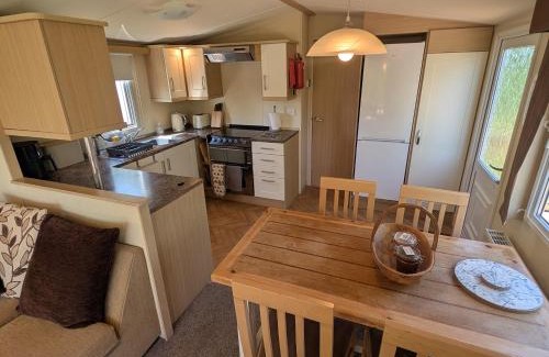 Rhosybol House | Red Squirrel Holiday Home in the Countryside, 10 mins to Lligwy Beach