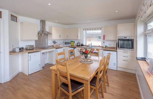 Ryde Cottage | Red Squirrel Lodge - UKC677